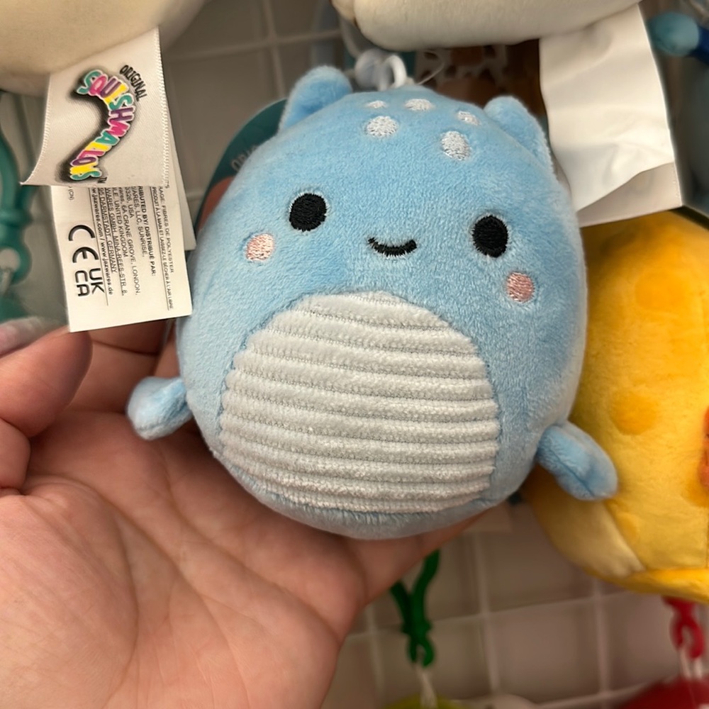 (NWT) UK exclusive Lune the locness monster squishmallow clip